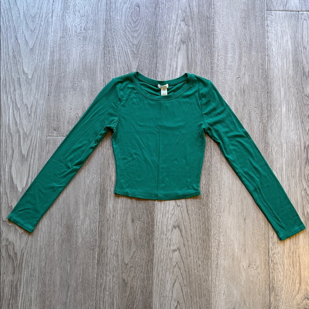 Green Ribbed Long-Sleeve Crop Top